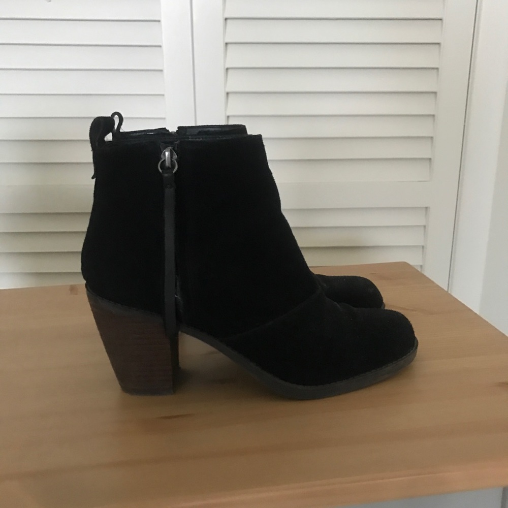 DOLCE VITA Black Suede Booties